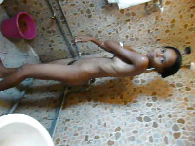 Lustig rödhårig farmor stor kuk porn har en stark önskan om unga kukar