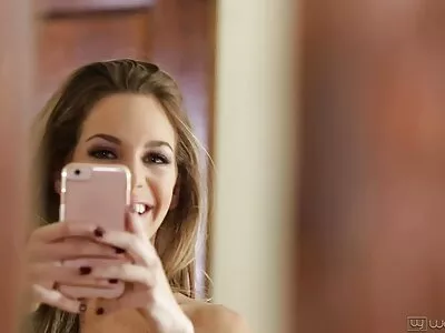 Brunhudad bedövare får en tjock pecker i denna heta sex xxx svenska session