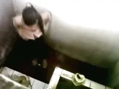 Blond milf lär sin styvdotter hur man svensk sex movies ska knulla ordentligt