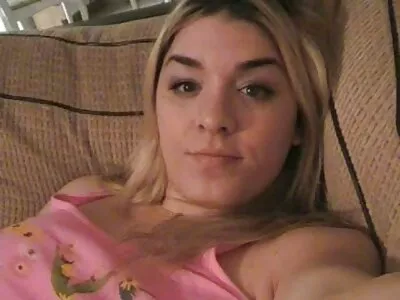 Buddy avbryter duschen för free porn svensk att låta sitt verktyg dyrkas av en stygg GF