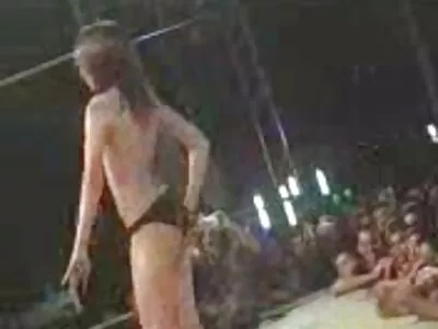 Ett par fantastiska damer kommer att knulla sina killar i många svensk gay porn olika positioner