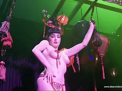 Två heta nymfos har roligt med svenska xxx varandra medan de filmas