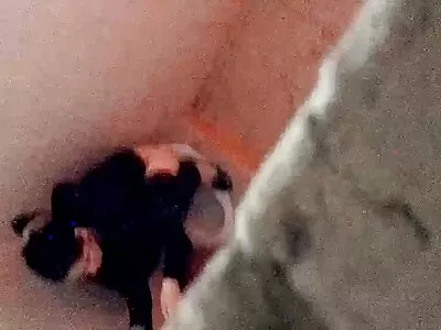 Naken ingefära babe tar emot en stor pecker i sovrummet stor kuk porn