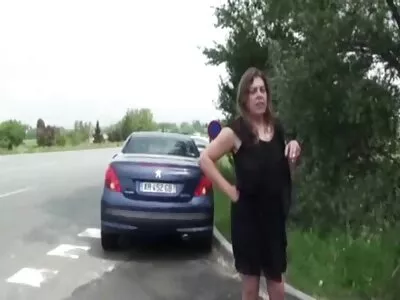 Kvinnan är svenska xxx väldigt blyg så styvbror vill få henne att känna sig fri