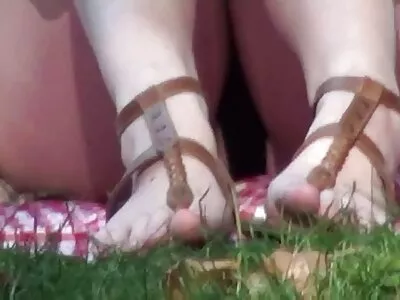 Blond brud skriker svensk porn av nöje medan hon hoppar på den kuk